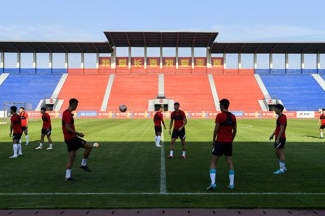 上海大师赛墨菲4破百拿5连鞭 10-8逆转塞尔比晋级